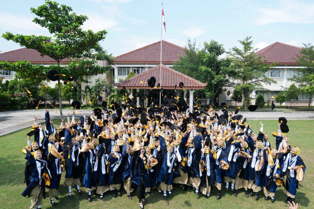 Foto kelulusan siswa SMA Unggulan CT ARSA
